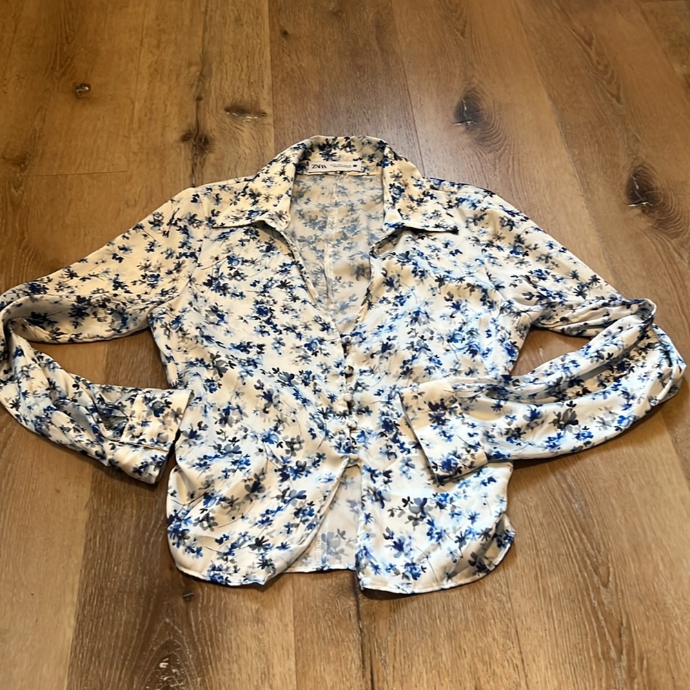 Zara floral button up blouse small v neck